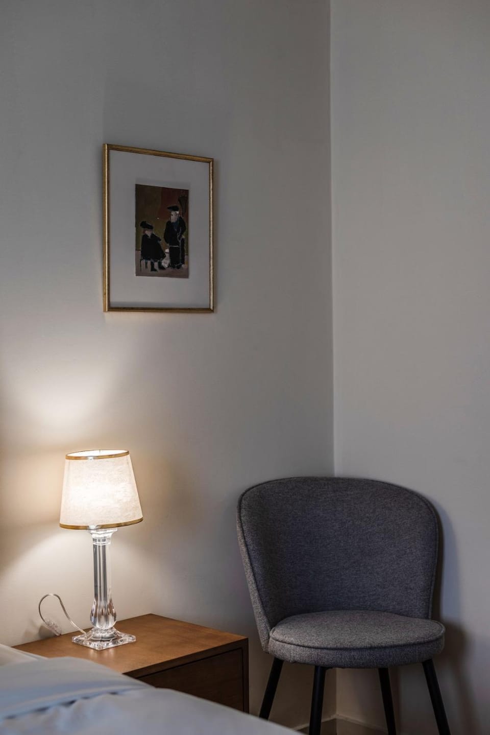 Aposentus - Vintage Retreat in Sá Carneiro Plaza Apartment in Porto