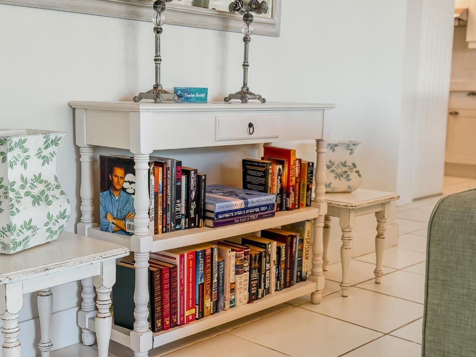 Library, Living room