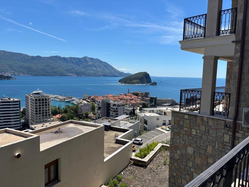 Nearby landmark, Natural landscape, View (from property/room), Balcony/Terrace, Mountain view, Sea view