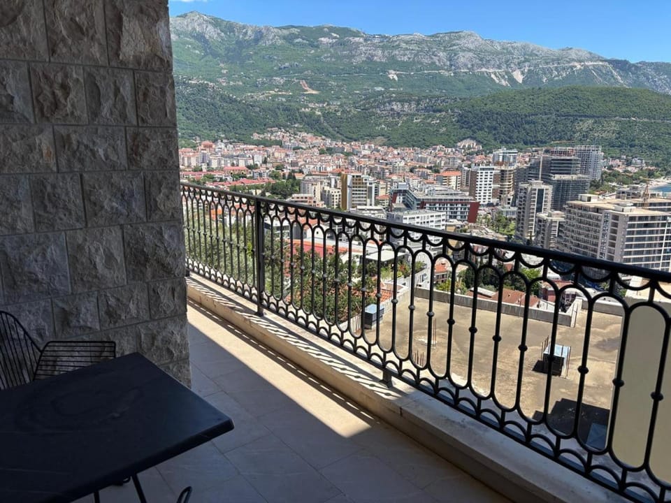Balcony/Terrace, City view