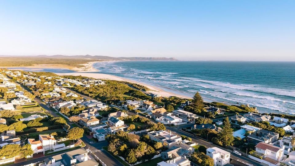 The Ocean Breeze Haven House in Hermanus