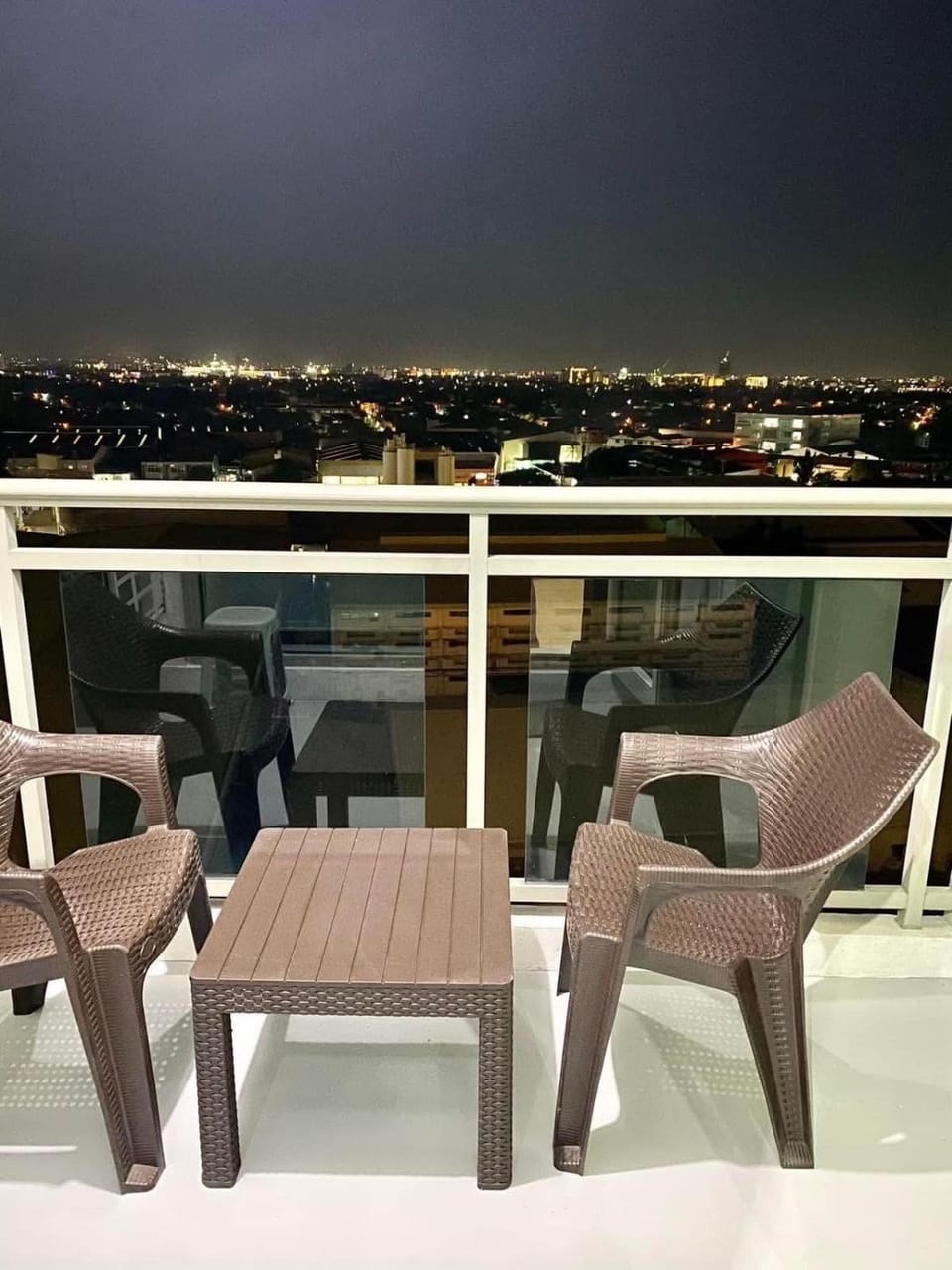 Soft Gray Stay 1bedroom Suites Apartment in Paranaque