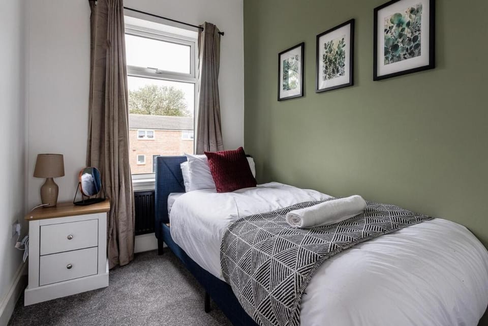 Spacious 3BR House By Cozy Quarters Property Management Contractors Accommodation Seaham With Parking House in England