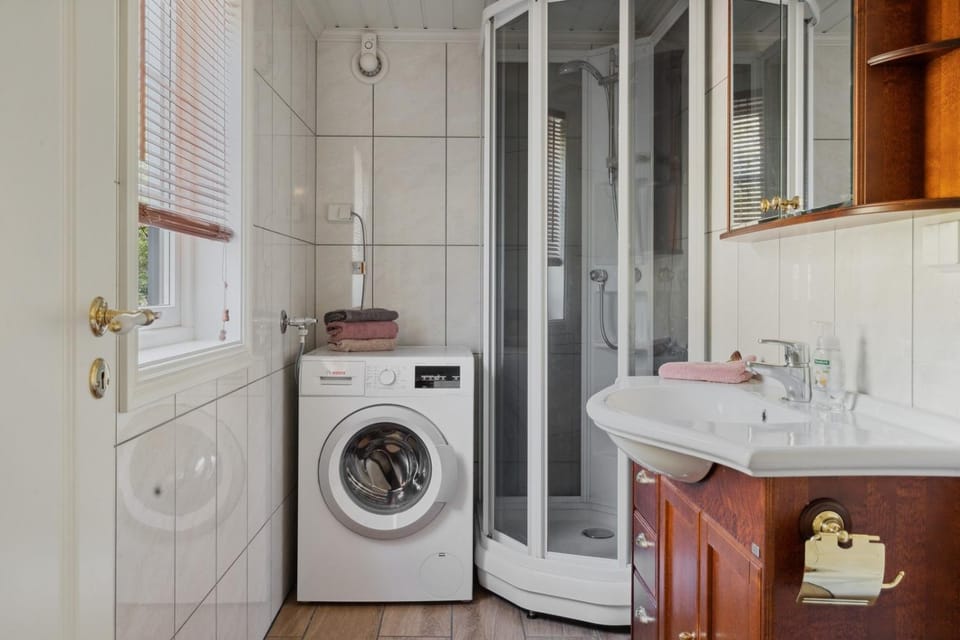 Bathroom, washing machine