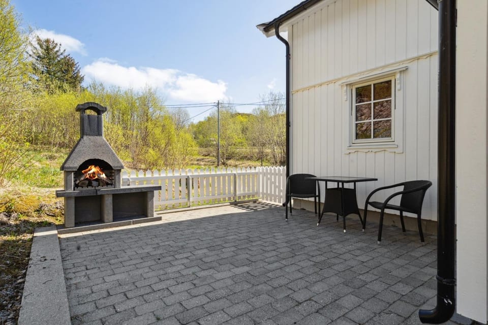 Activities, BBQ facilities, Balcony/Terrace, Inner courtyard view