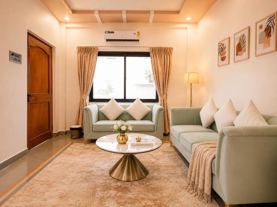 Home Escape Rosewood 3BHK 12 Minute From Mahakal Temple Apartment in India