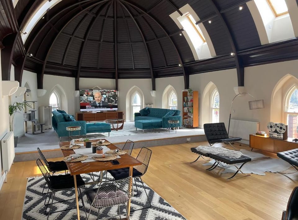 The Chapel - 3 Bedroom House Apartment in Farnborough