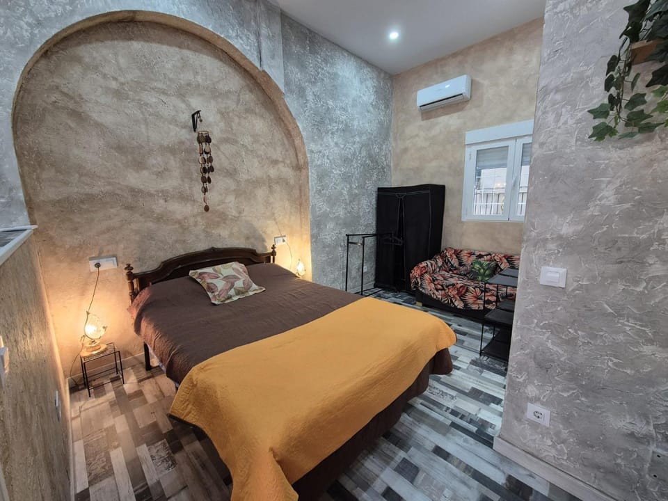 Bed, Photo of the whole room, Bedroom, air conditioner