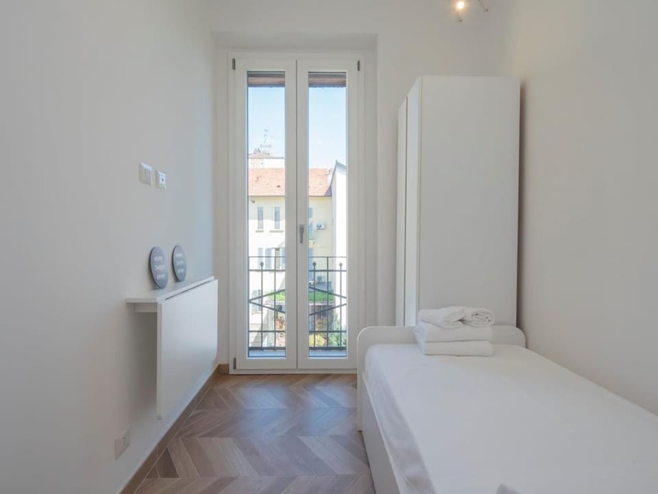 Xenia Milano - 3 room apt in Via Stadera 5 Apartment in Milan