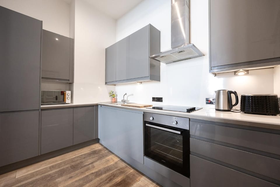 Coffee/tea facilities, Kitchen or kitchenette, dishwasher, oven, stove, toaster