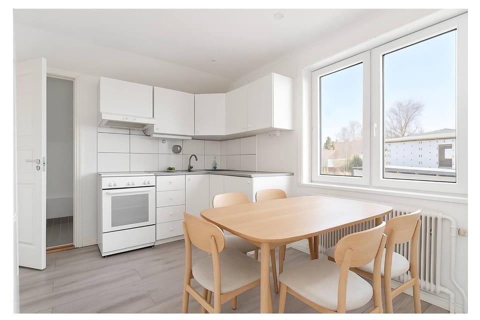 Dining area, kitchen