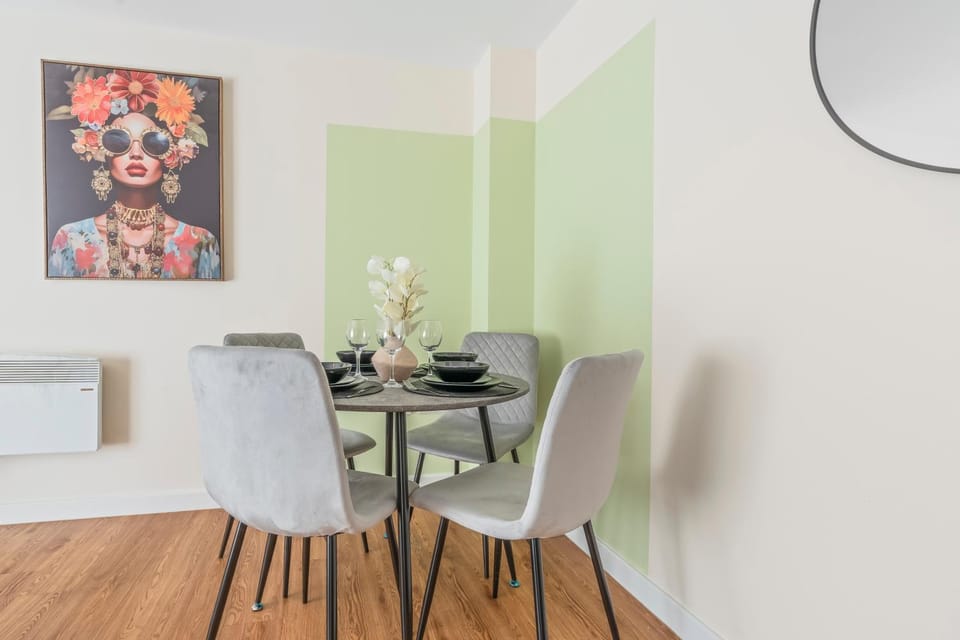 Seating area, Dining area