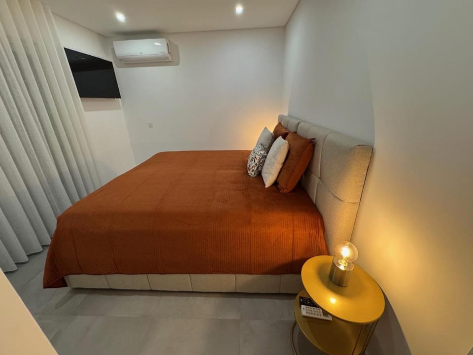 Bed, Bedroom, air conditioner