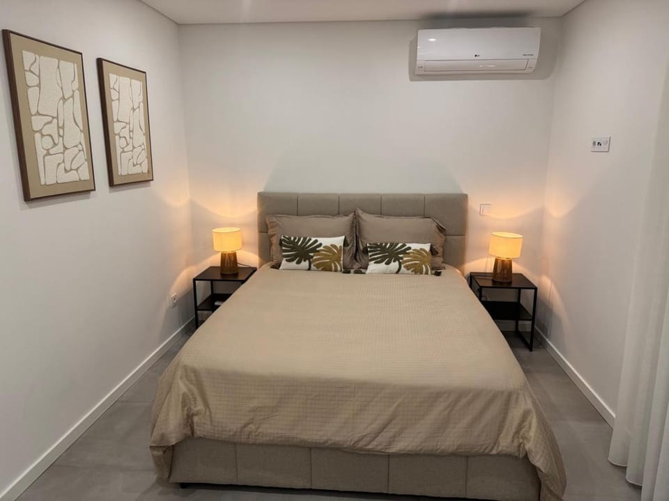 Bed, Photo of the whole room, Bedroom, air conditioner