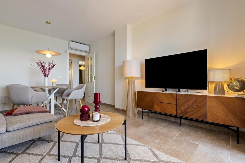 TV and multimedia, Living room, Dining area