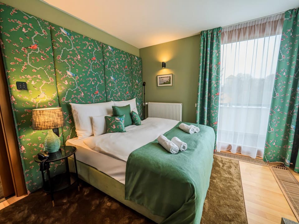 Platán Villa - Platán Tata Bed and Breakfast in Hungary