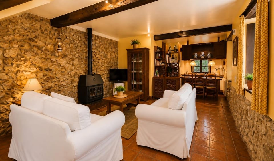 Communal lounge/ TV room, Kitchen or kitchenette, Living room