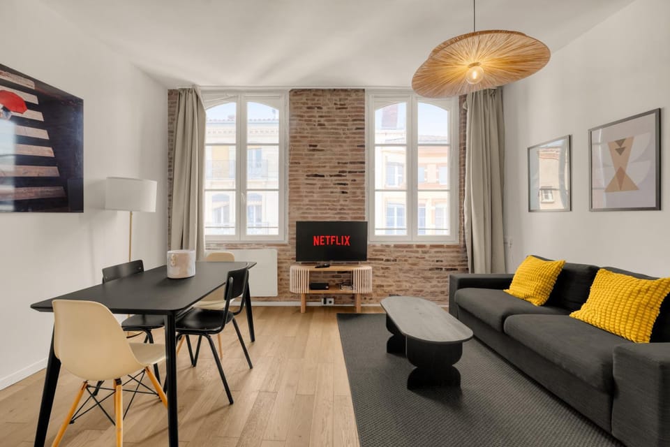 Communal lounge/ TV room, Living room, Seating area