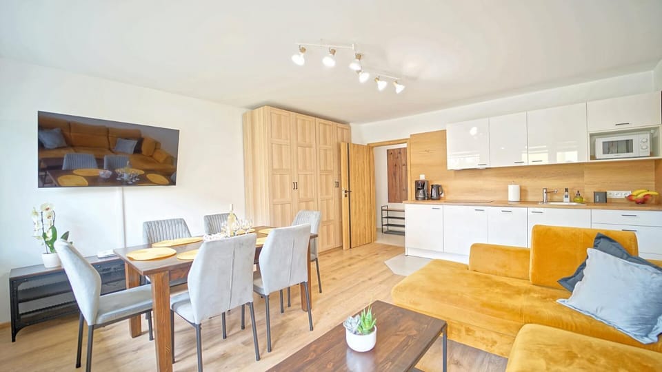 Kitchen or kitchenette, Living room