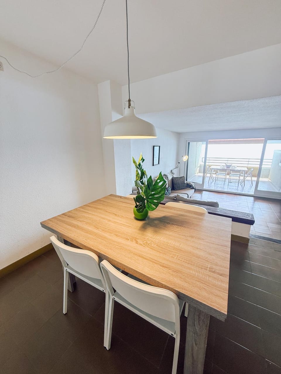 Photo of the whole room, Dining area