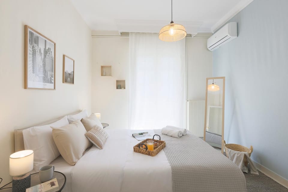 Quiet Corner Penthouse , 3BR Heart of Thessaloniki Apartment in Thessaloniki
