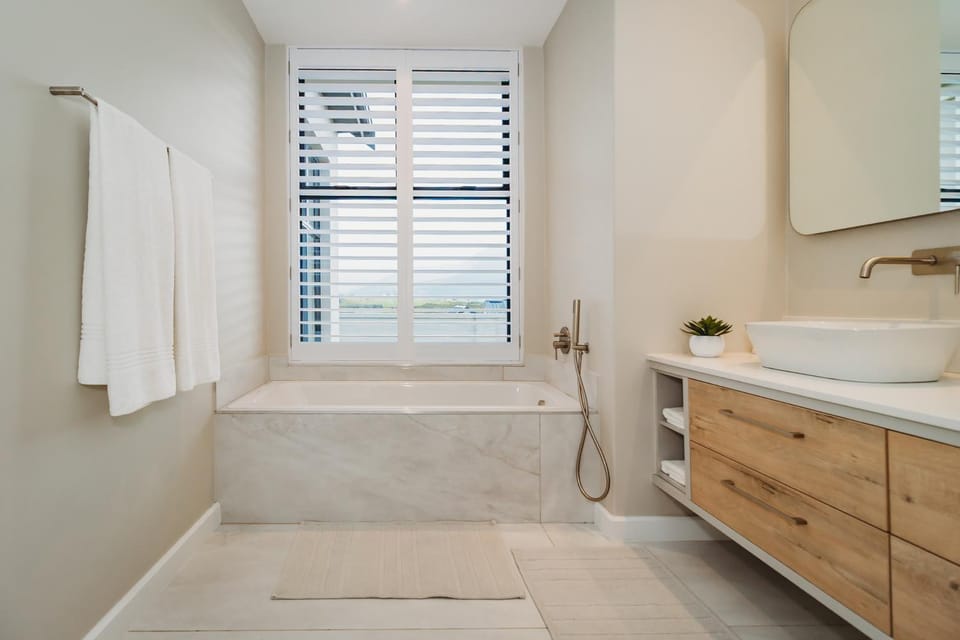 Bathroom, Bath, towels