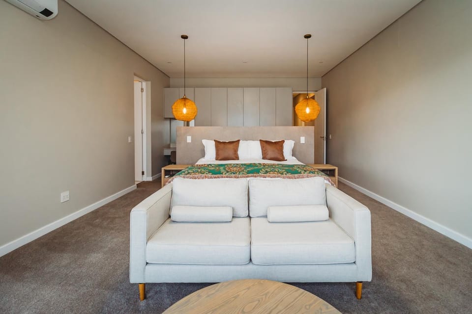 Bed, Photo of the whole room, Seating area, Bedroom, wardrobe, air conditioner
