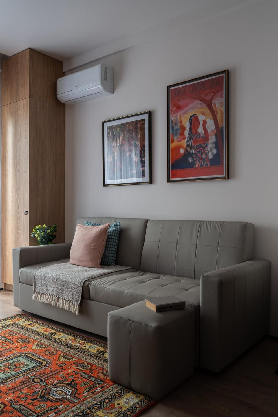 Living room, Seating area, air conditioner