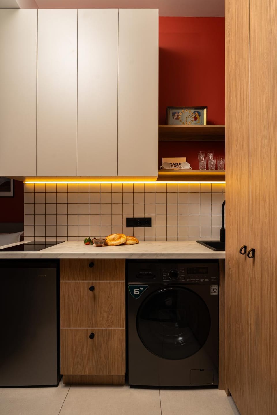 Kitchen or kitchenette, stove, washing machine