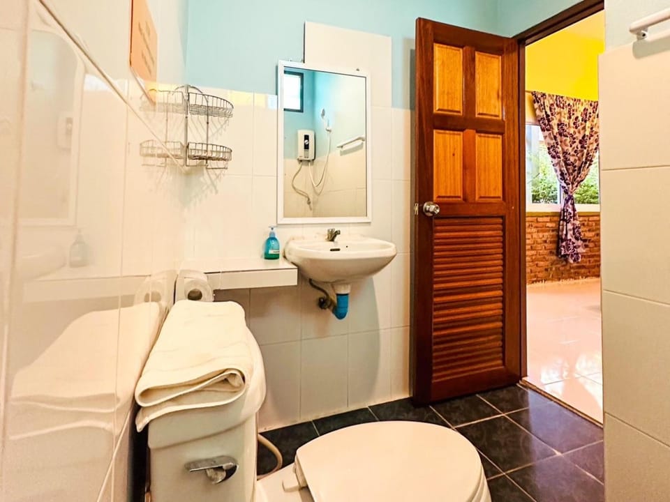 Lanta Baan Nok Resort Bed and Breakfast in Sala Dan
