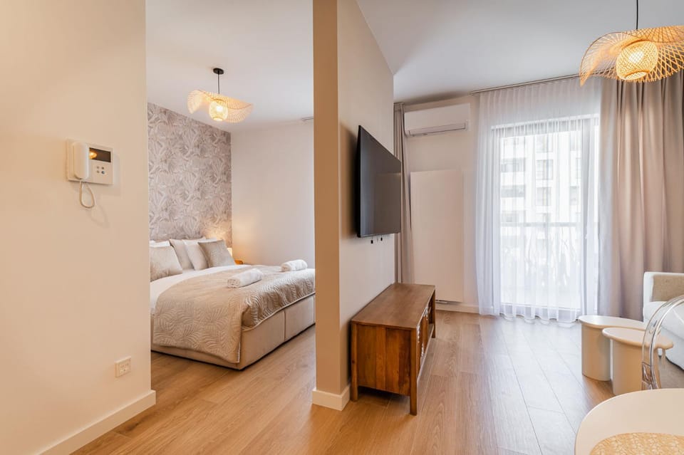 Bed, TV and multimedia
