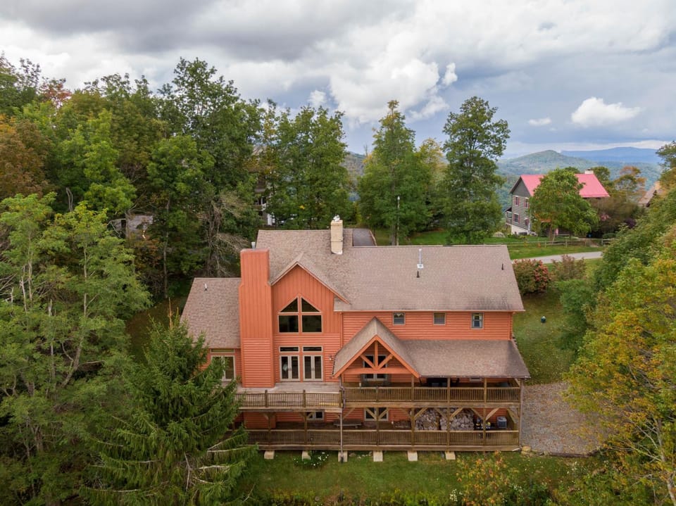Above the Clouds House in Seven Devils