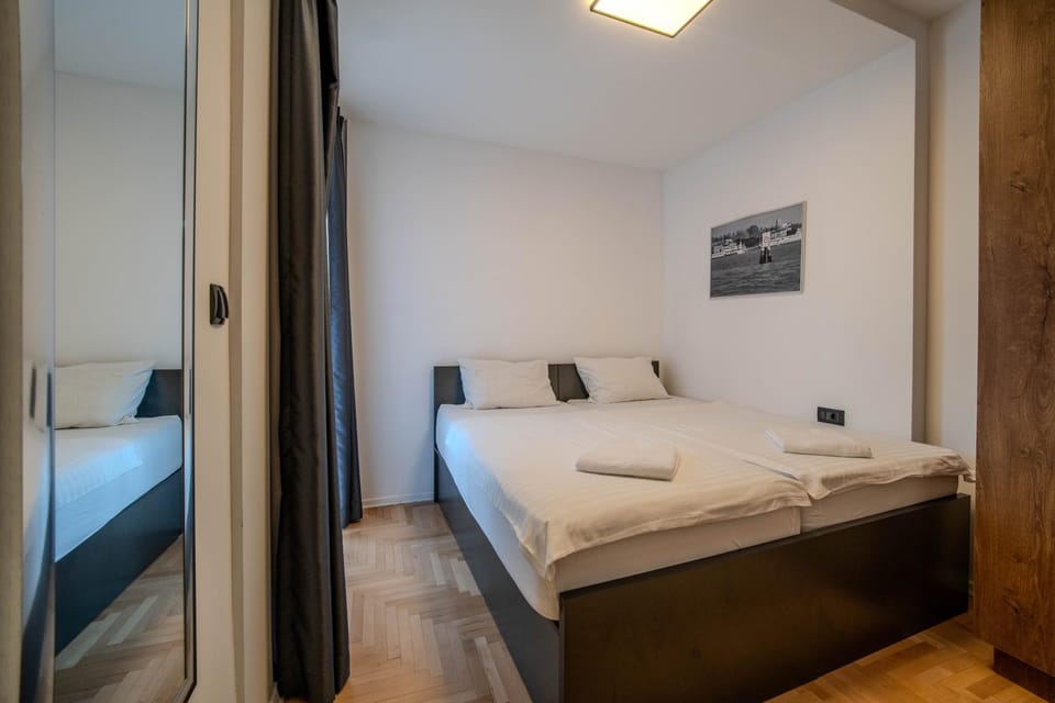 Bed, Photo of the whole room, Bedroom, towels