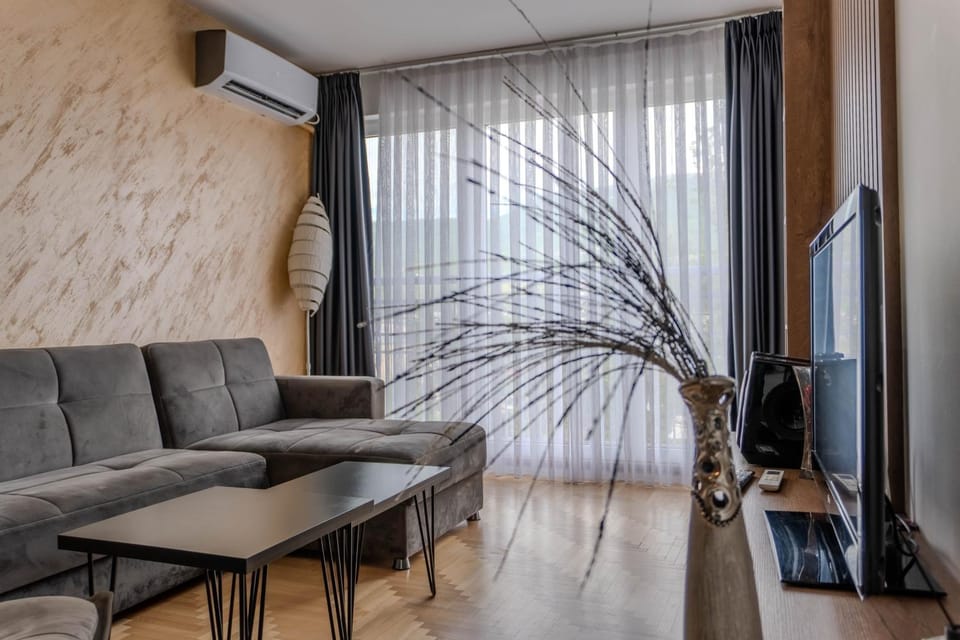 TV and multimedia, Living room, air conditioner