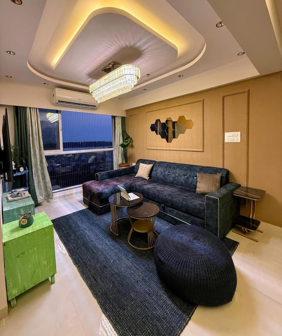 Blue Ice Lagoon l Urban Escape l Ocean view Apartment in Mumbai