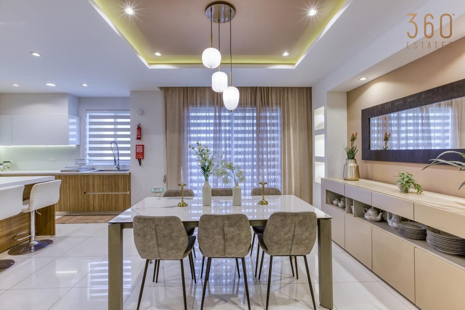 Kitchen or kitchenette, Living room, Seating area, Dining area, minibar, stove
