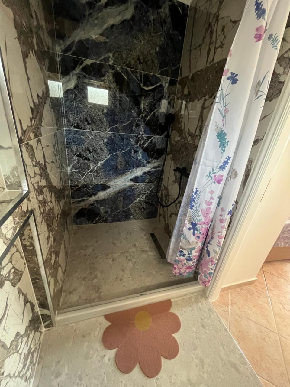 Dina House Bed and Breakfast in Vlorë County, Albania