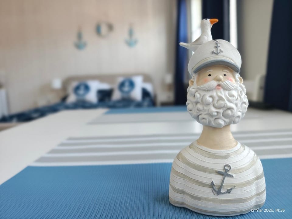 Bed, Photo of the whole room, Decorative detail, Bedroom