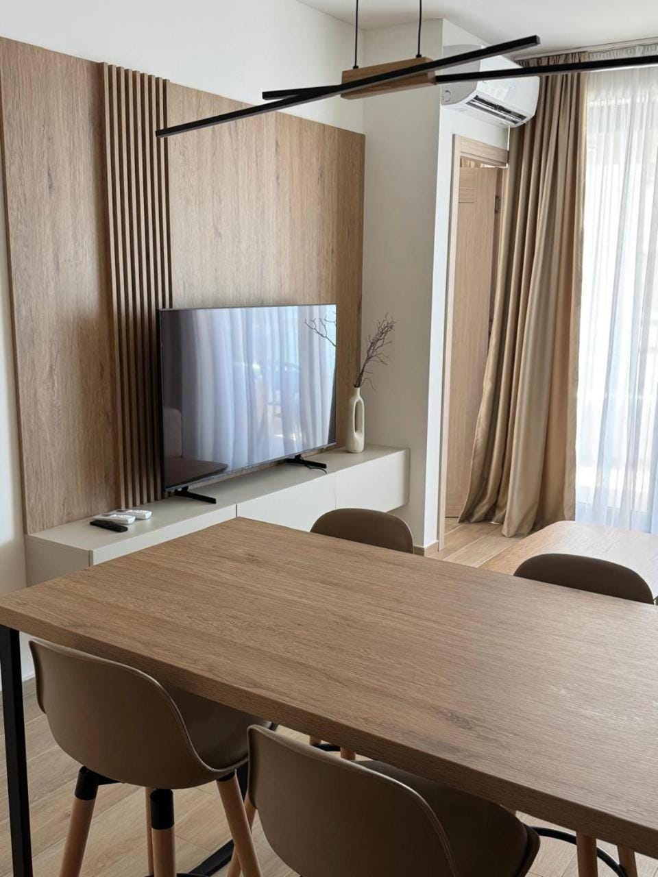 TV and multimedia, Living room, Dining area