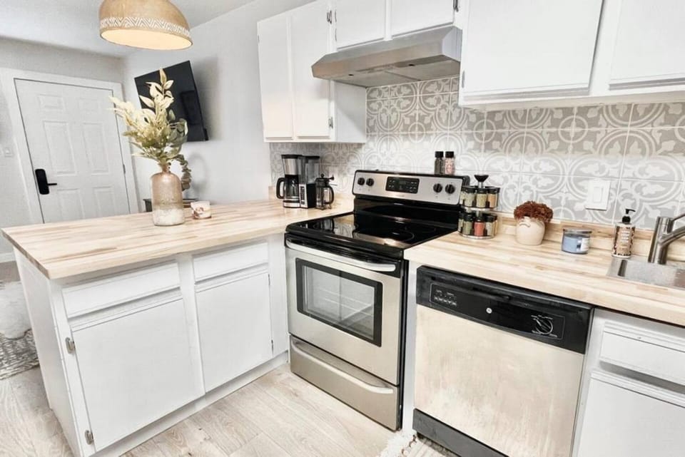 Convenient Game Day 1BR - Condo Near FSU Stadium House in Tallahassee
