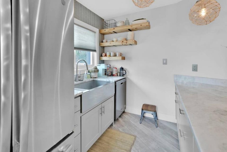 Beautiful Okaloosa Island 2BR Beach House Retreat. House in Okaloosa Island