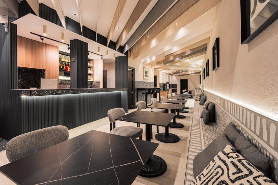 Restaurant/places to eat, Lobby or reception