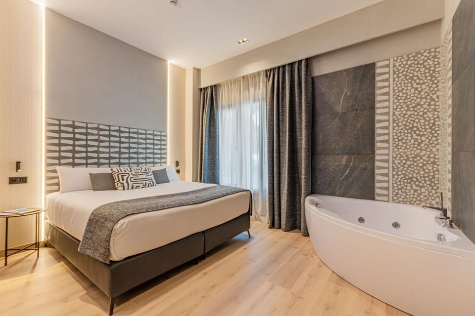 Bed, Hot Tub, Photo of the whole room, Bedroom, Bath
