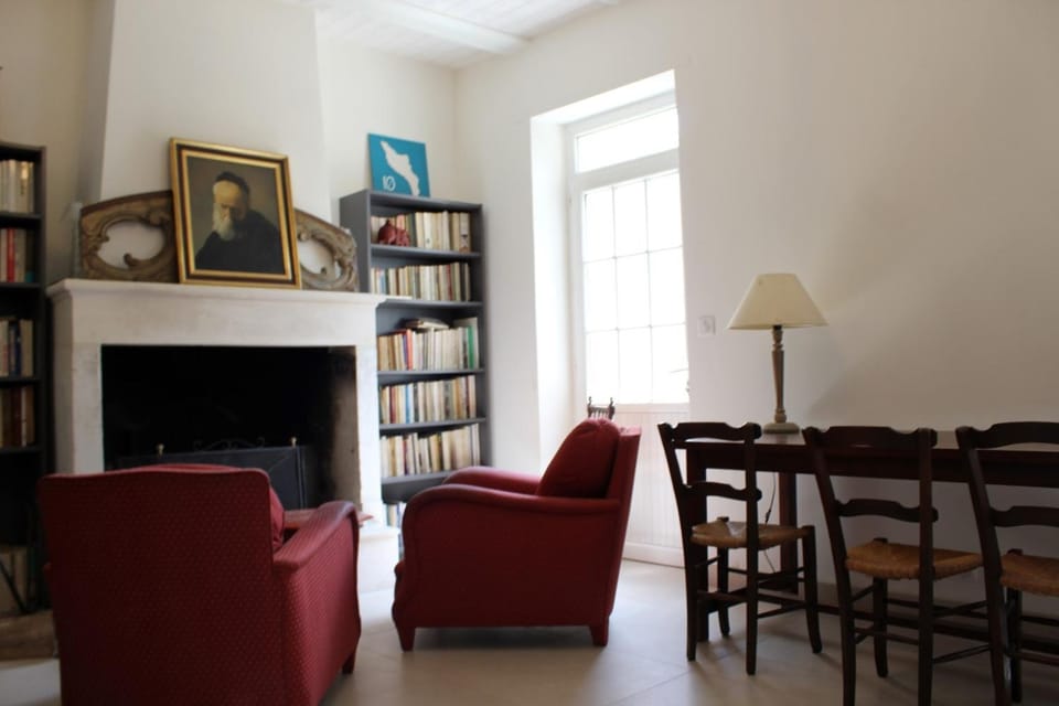 Library, Living room