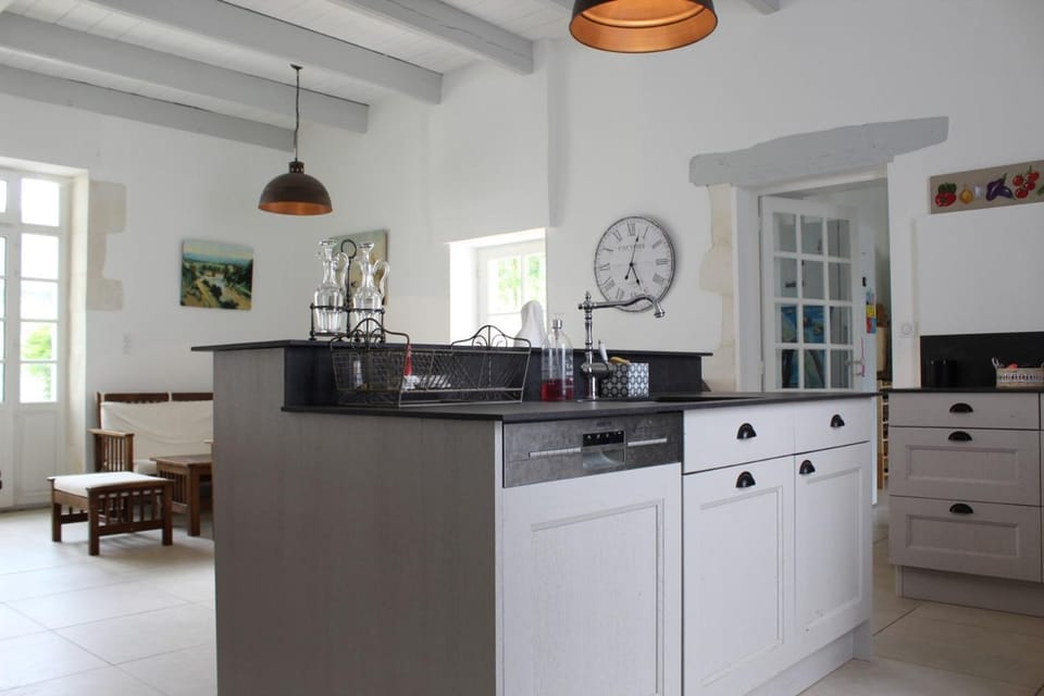 Kitchen or kitchenette, dishwasher