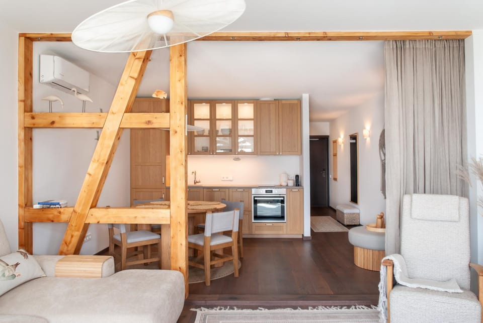 Photo of the whole room, kitchen