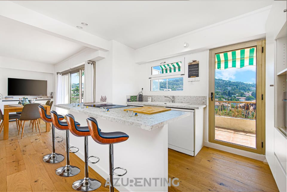 TV and multimedia, Coffee/tea facilities, Dining area, dishwasher, microwave, oven, toaster, washing machine, kitchen, air conditioner
