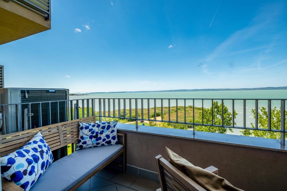 Natural landscape, View (from property/room), Balcony/Terrace