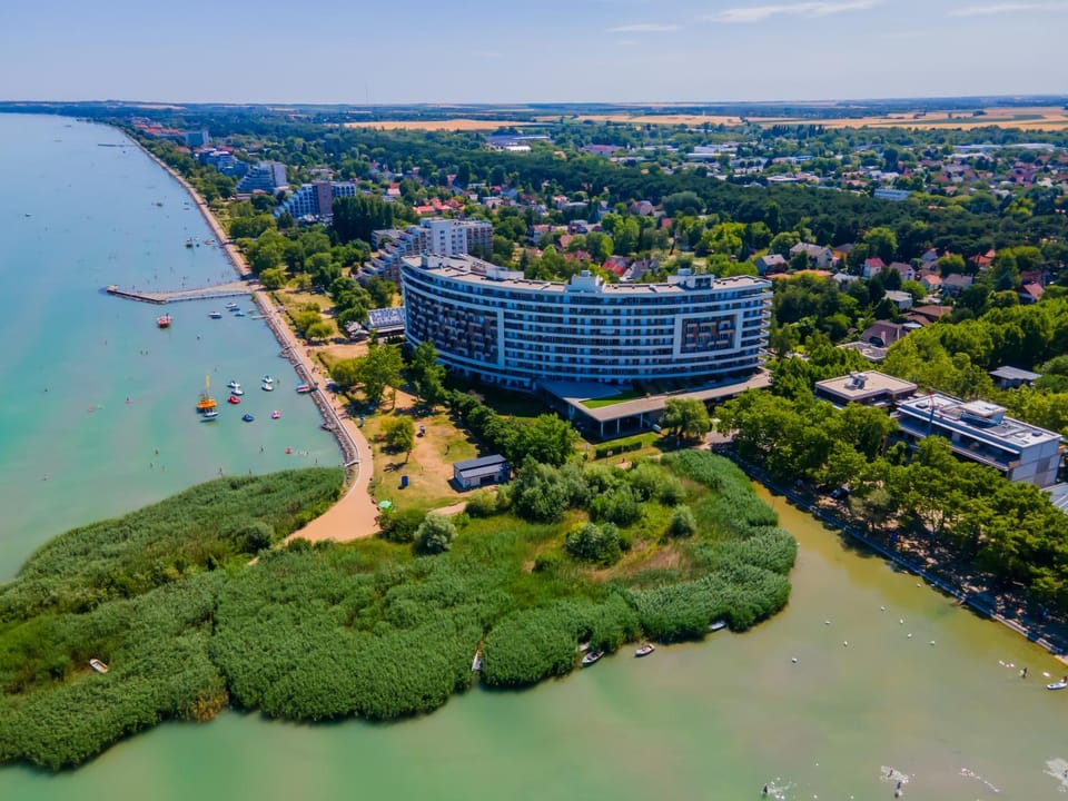 Property building, Bird's eye view, Beach, Lake view