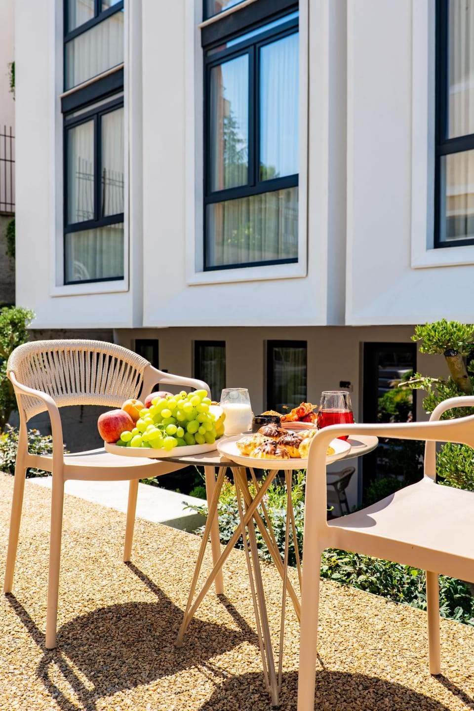Property building, Garden, Lounge or bar, Breakfast